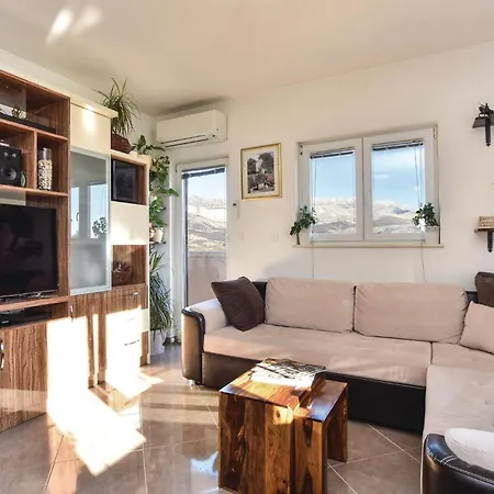 Cozy In With Private Swimming Pool, Be Inside Or Outside * 스플리트