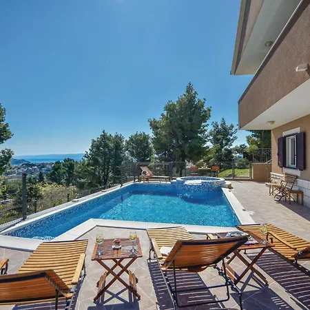 Lovely In With Jacuzzi Ferienhaus