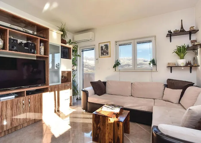 Lovely In With Jacuzzi * Σπλιτ